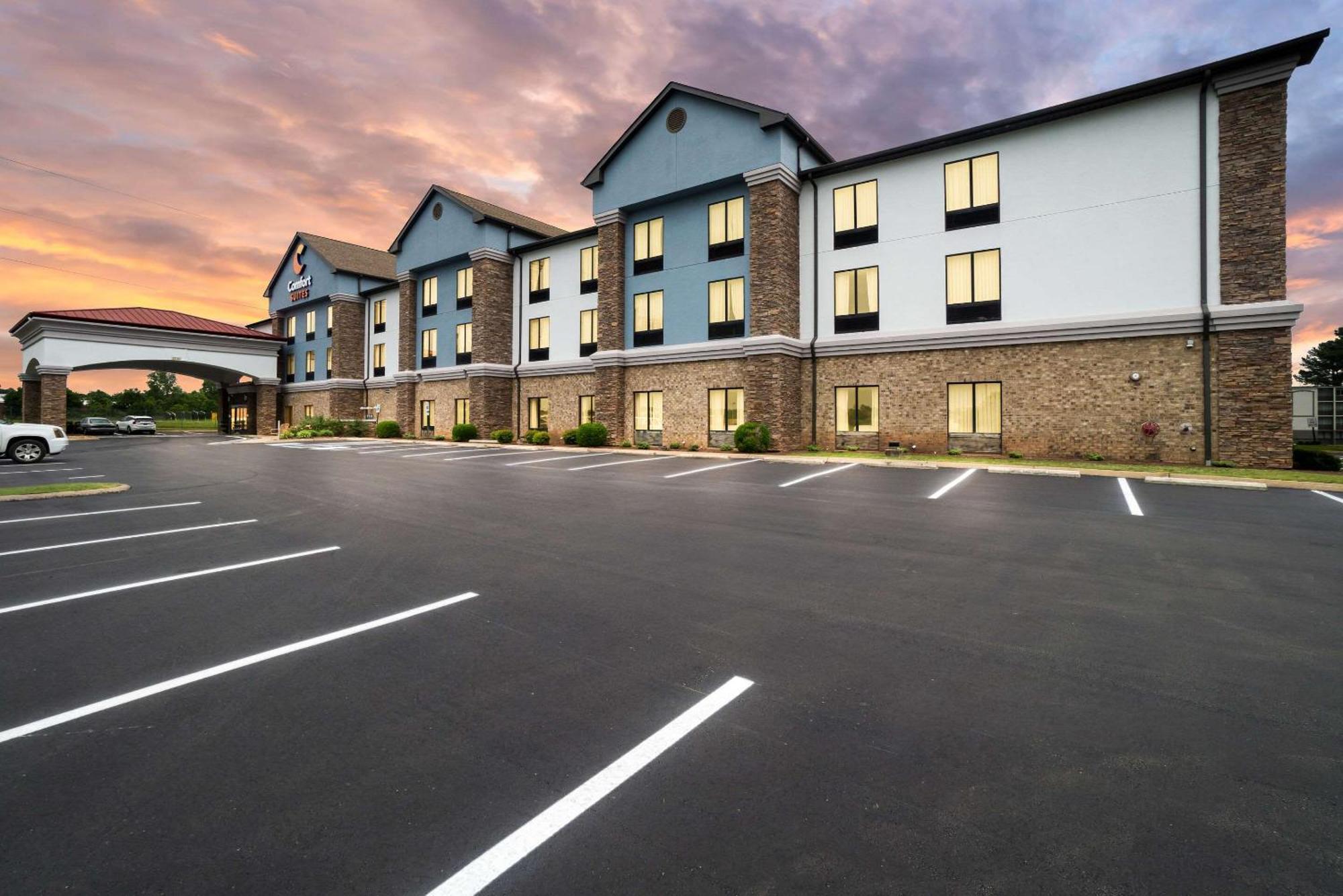 Comfort Suites Jackson I-40 Esterno foto